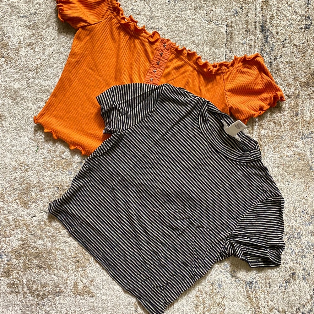 BUNDLE! 2 pcs. of cropped, skin-tight tops